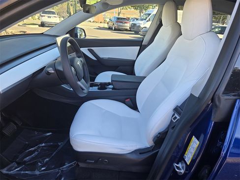 Used 2021 Tesla Model Y Long Range image 14