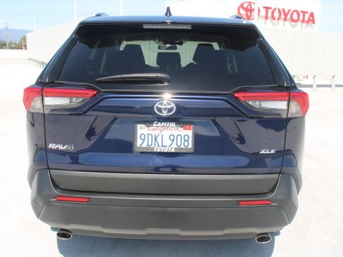 Certified 2022 Toyota RAV4 XLE w/ Convenience Package FWD image 4