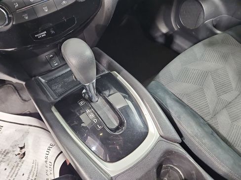 Used 2015 Nissan Rogue S w/ S Family Package image 23
