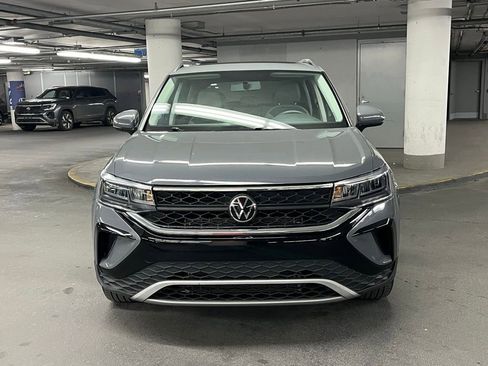 Certified 2022 Volkswagen Taos SE image 32