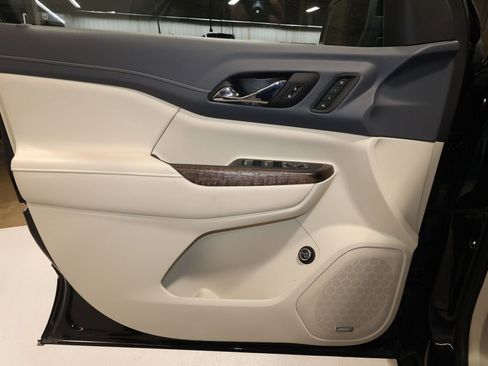 Certified 2022 GMC Acadia Denali w/ Denali Ultimate Package image 24