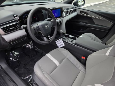 Used 2026 Toyota Camry SE FWD image 8