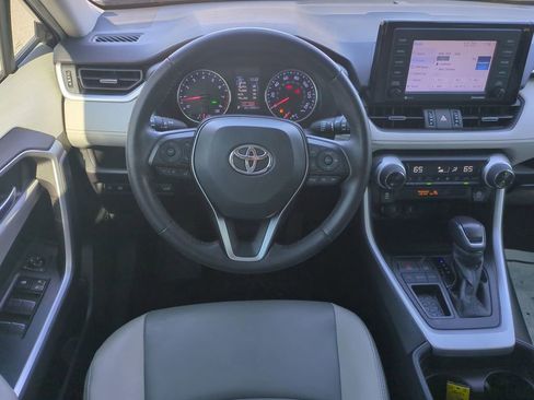 Used 2021 Toyota RAV4 XLE Premium image 15