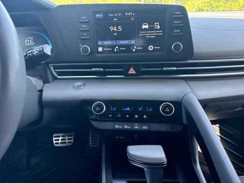 Used 2025 Hyundai Elantra Sport FWD image 19