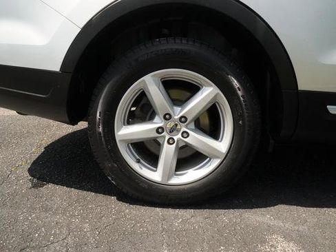 Used 2019 Ford Explorer XLT FWD image 36