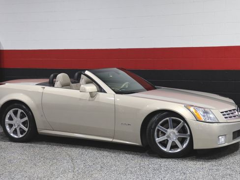 Used 2006 Cadillac XLR image 1