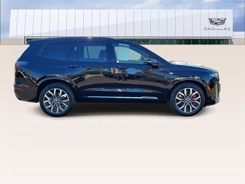 Certified 2022 Cadillac XT6 Sport w/ Technology Package image 9