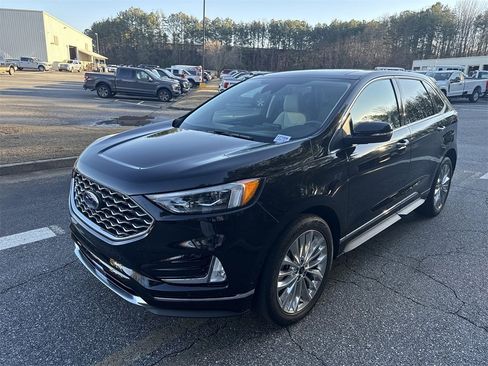 Used 2021 Ford Edge Titanium w/ Equipment Group 301A image 3