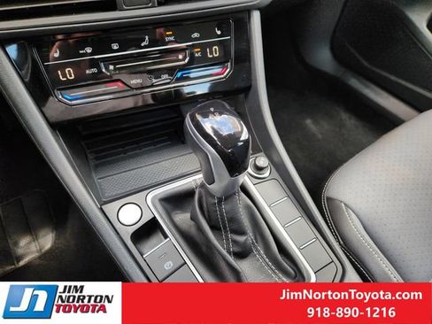 Used 2025 Volkswagen Jetta SE FWD image 21