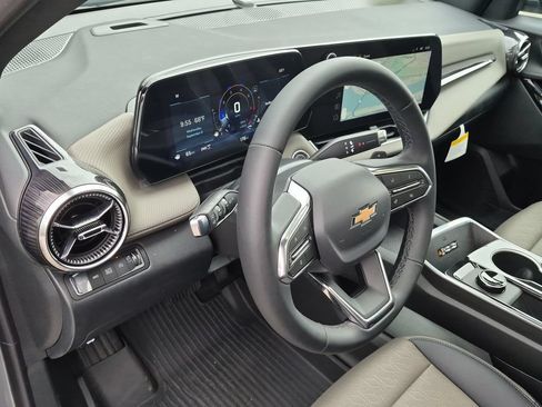New 2026 Chevrolet Equinox LT w/ Convenience Package II AWD/4WD image 11