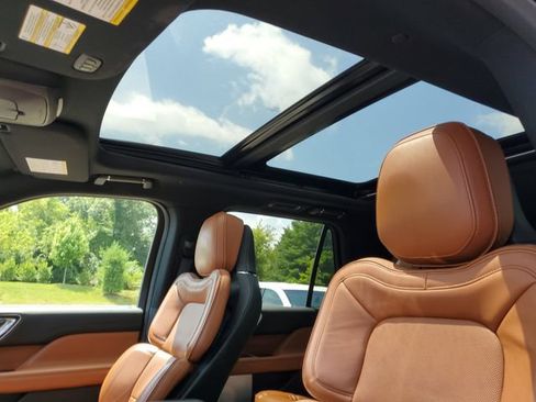 Used 2019 Lincoln Navigator Reserve AWD/4WD image 15