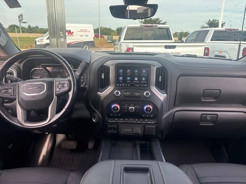 Used 2022 GMC Sierra 3500 Denali w/ Denali Ultimate Package AWD/4WD image 9