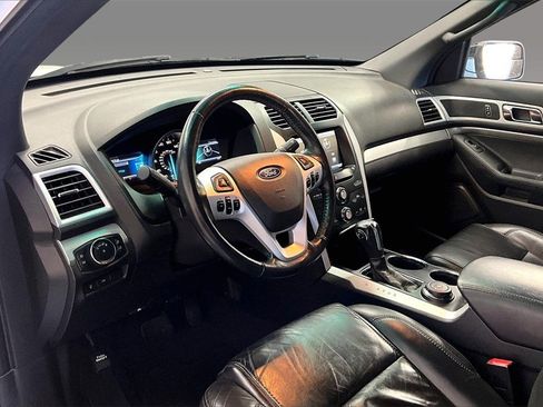 Used 2014 Ford Explorer XLT w/ Equipment Group 202A image 7