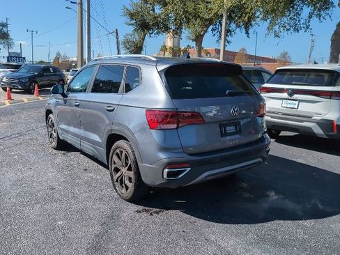 Used 2023 Volkswagen Taos SE w/ Panoramic Sunroof Package image 4