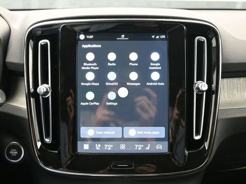 New 2026 Volvo XC40 B4 Core w/ Climate Package FWD image 19