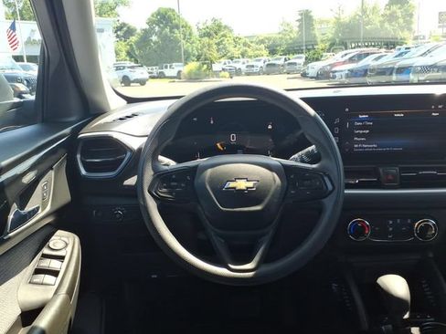 Used 2024 Chevrolet TrailBlazer LS FWD image 18