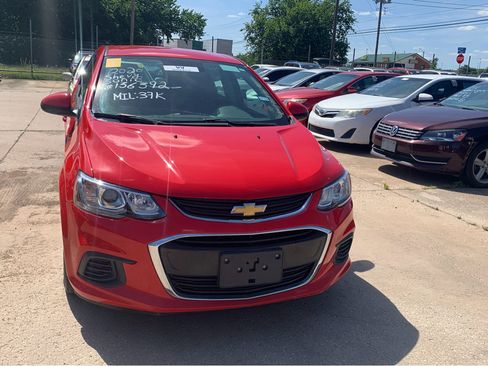 Used 2020 Chevrolet Sonic LT image 2