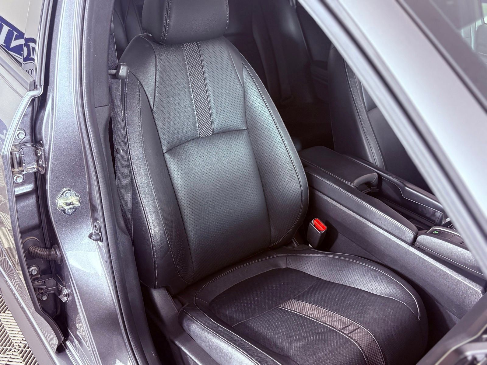 Used 2021 Honda Civic Sport Touring image 4