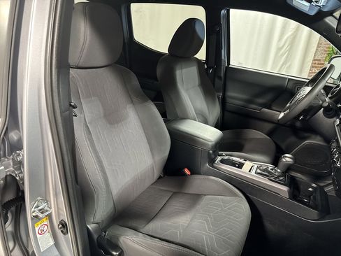 Used 2018 Toyota Tacoma TRD Off-Road image 33