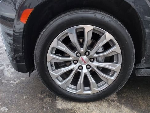 Used 2023 GMC Yukon Denali w/ Denali Reserve Package image 13