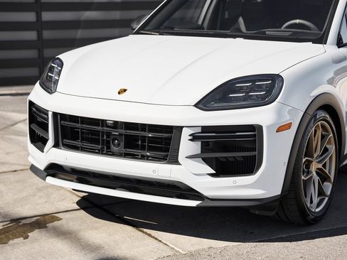 Used 2024 Porsche Cayenne Turbo GT image 5