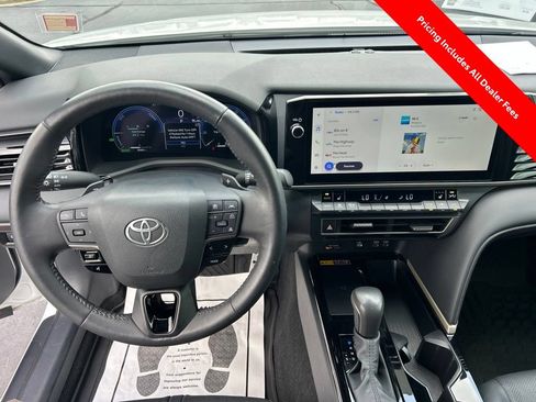 Used 2025 Toyota Camry XSE FWD image 6