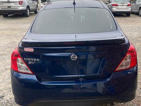 Used 2019 Nissan Versa SV image 4