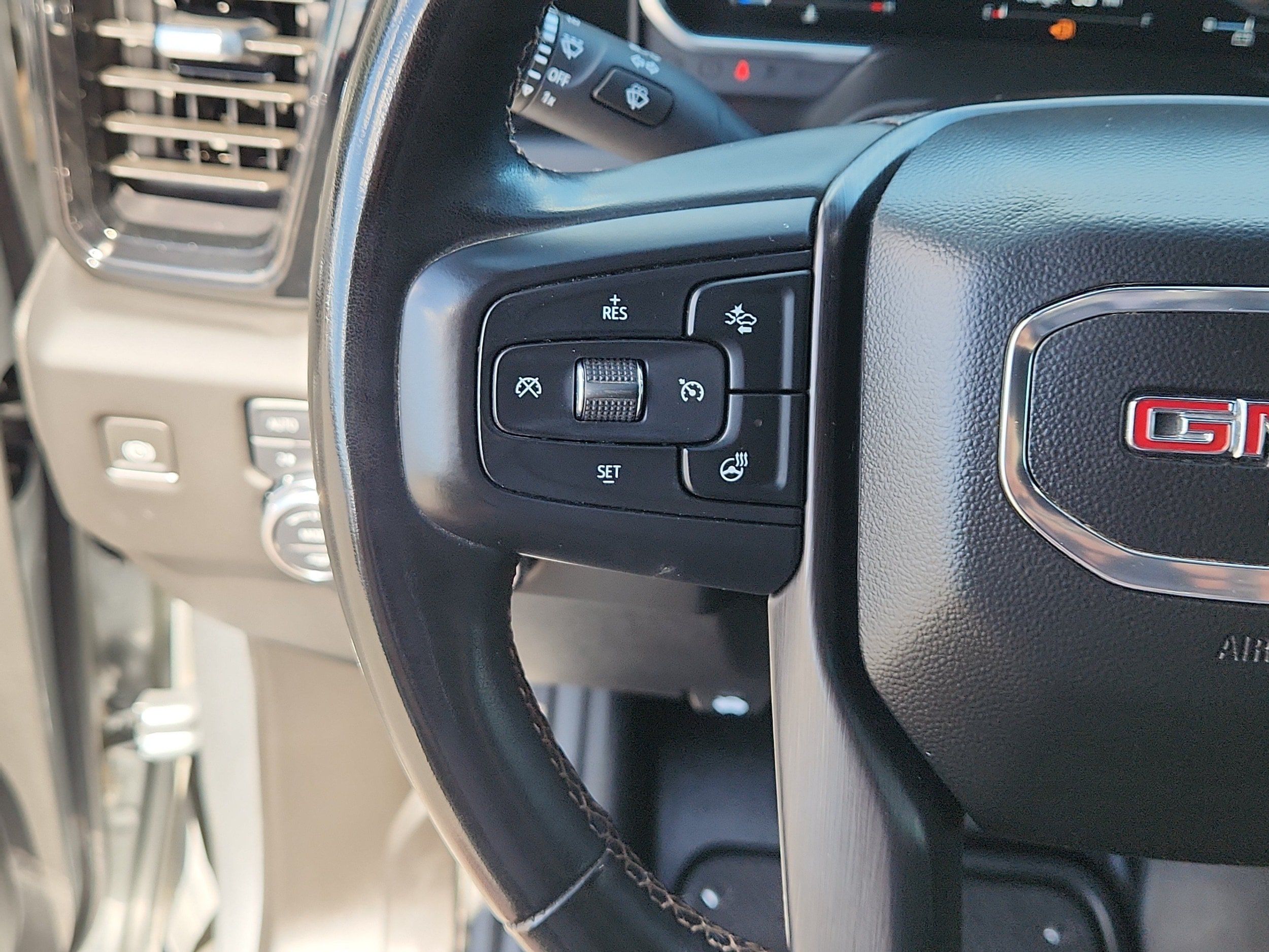 Used 2024 GMC Sierra 2500 AT4 w/ Technology Package AWD/4WD image 16