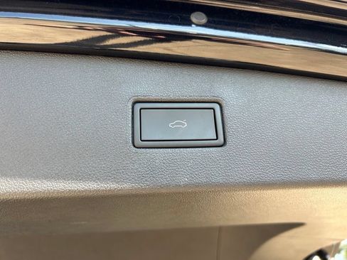 Certified 2024 Volkswagen Tiguan SE FWD image 46