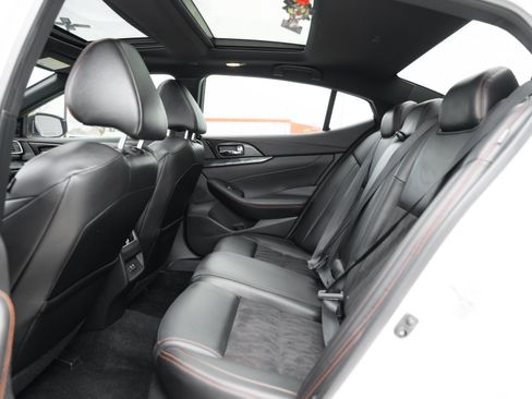 Used 2019 Nissan Maxima SR w/ Premium Package image 26