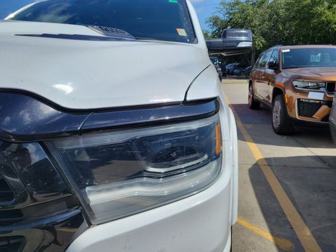 Used 2022 RAM 1500 Laramie RWD image 3