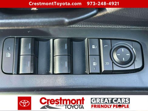 Certified 2025 Toyota Tacoma SR5 AWD/4WD image 12