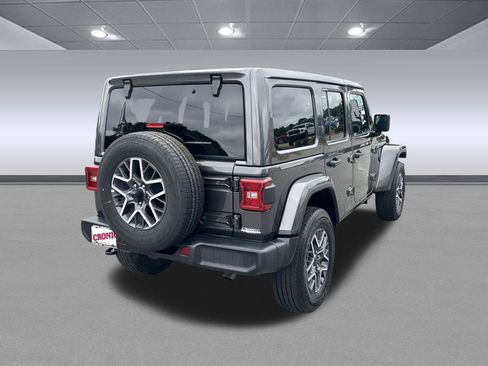 Used 2025 Jeep Wrangler Unlimited Sahara AWD/4WD image 3