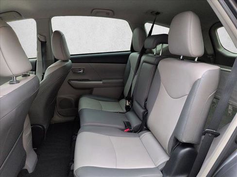 Used 2017 Toyota Prius V Four w/ Carpet Mat Package FWD image 18