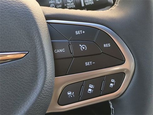 New 2026 Chrysler Pacifica Limited w/ Uconnect Theater Family Group image 36