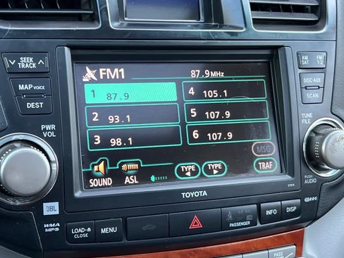 Used 2010 Toyota Highlander Limited AWD/4WD image 21