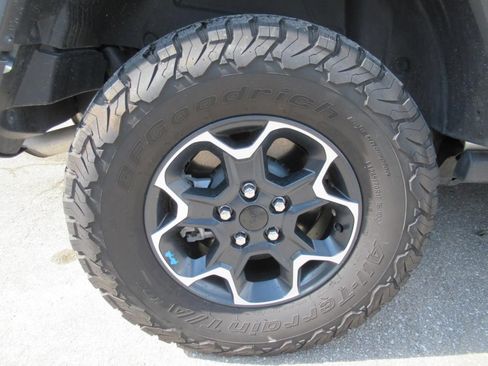 Used 2023 Jeep Wrangler Unlimited Rubicon 4xe w/ Steel Bumper Group AWD/4WD image 5