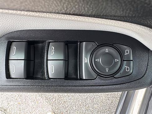 Used 2018 Chevrolet Equinox LT FWD image 35