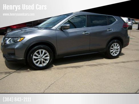 Used 2019 Nissan Rogue SV image 1