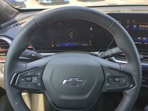 Used 2025 Chevrolet Trax RS w/ Driver Confidence Package image 28