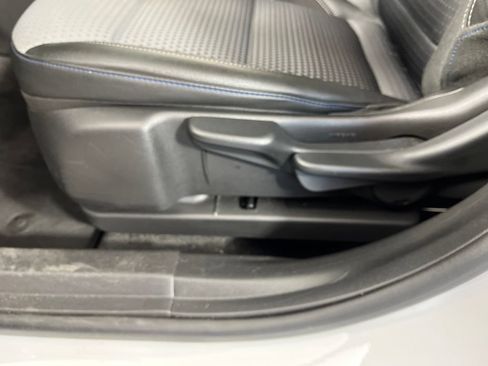 Certified 2025 Chevrolet Trax LT FWD image 24