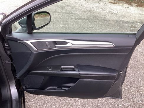 Used 2020 Ford Fusion SE FWD image 21