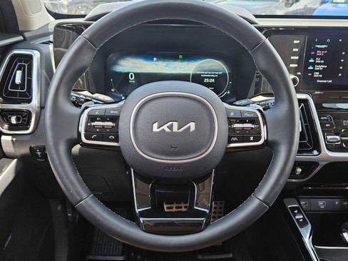 Certified 2023 Kia Sorento SX Prestige AWD/4WD image 16