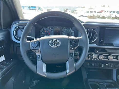 Used 2018 Toyota Tacoma TRD Off-Road image 10