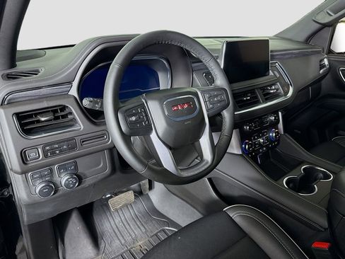 Used 2024 GMC Yukon SLT w/ SLT Luxury Package image 9