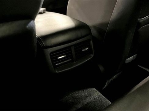 Used 2022 Dodge Challenger GT image 33