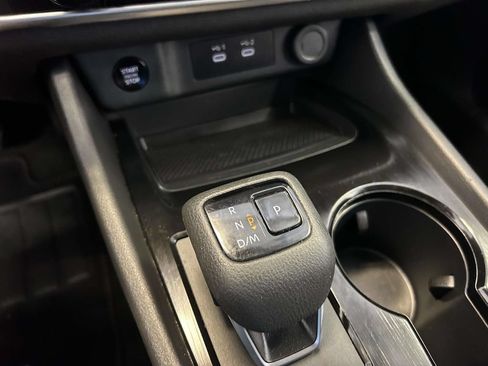 Used 2025 Nissan Rogue SV FWD image 21
