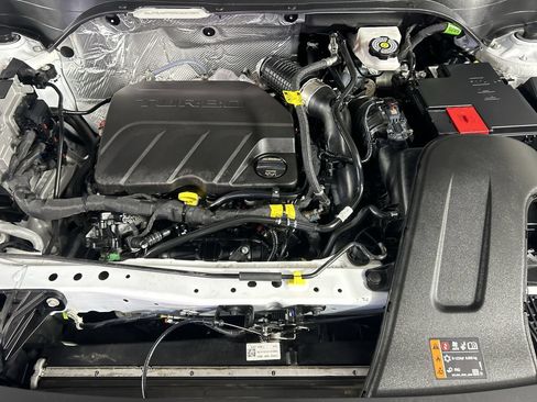 Used 2025 Chevrolet Trax LT FWD image 11