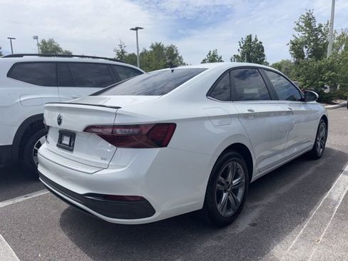Certified 2024 Volkswagen Jetta SE w/ Panoramic Sunroof Package FWD image 3