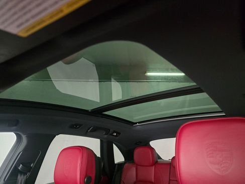 Certified 2023 Porsche Macan AWD/4WD image 47